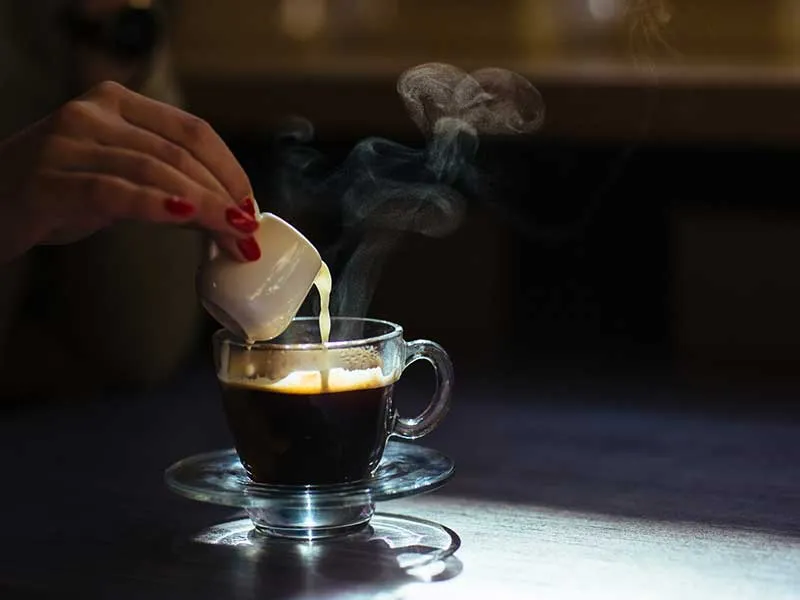 قهوه ی گرم آماده ی نوشیدن