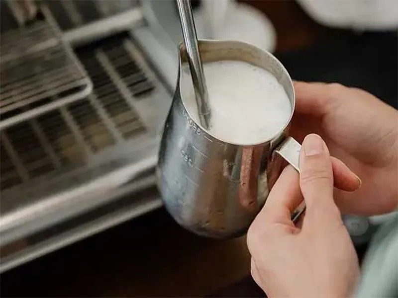 درست کردن فوم شیر 