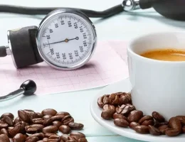 قهوه فشار خون را بالا میبرد یا پایین