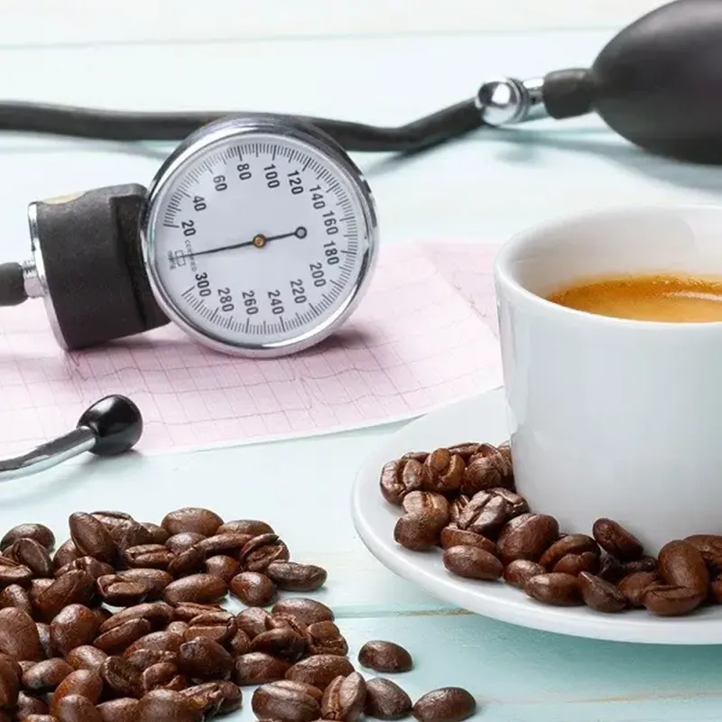 قهوه فشار خون را بالا میبرد یا پایین