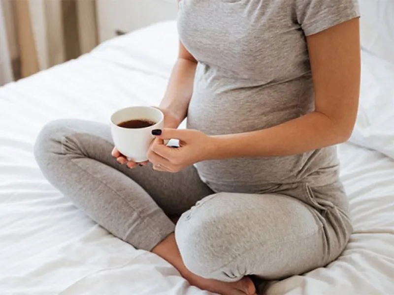 خانم‌های باردار نباید قهوه بخورند